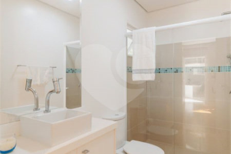 Casa à venda com 5 quartos, sendo 4 suítes, no condomínio Figueira Garden, Atibaia - SP