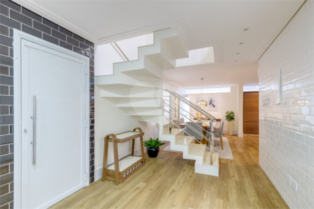 Casa à venda com 4 quartos, sendo 2 suítes, no condomínio Residencial Vila Lagos, São Paulo - SP