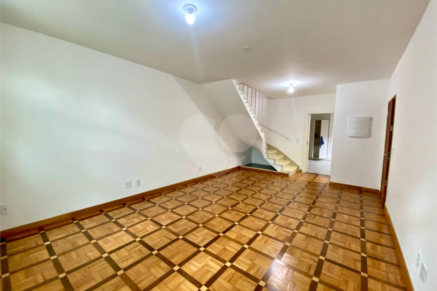 Sobrado à venda com 4 quartos, sendo 1 suíte, em Vila Guarani, São Paulo, SP