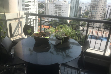 Apartamento à venda com 4 quartos, sendo 3 suítes, em Moema, São Paulo, SP
