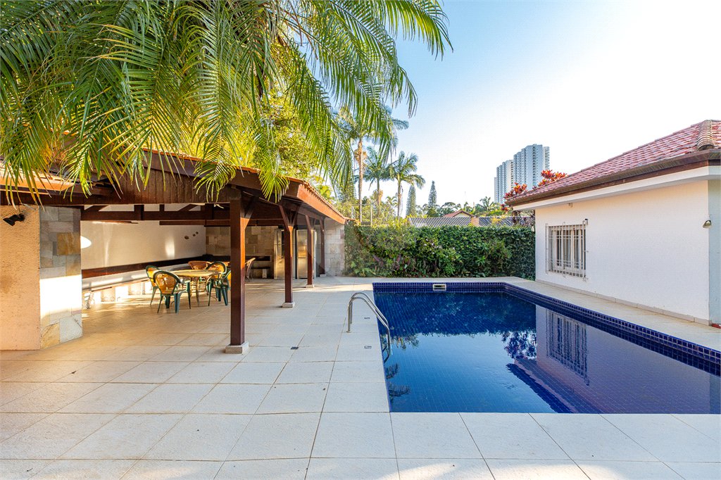 Casa Térrea à venda com 5 quartos, sendo 3 suítes, em Jardim Marajoara, São Paulo, SP