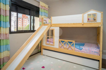 Apartamento à venda com 4 quartos, sendo 3 suítes, em Moema, São Paulo, SP