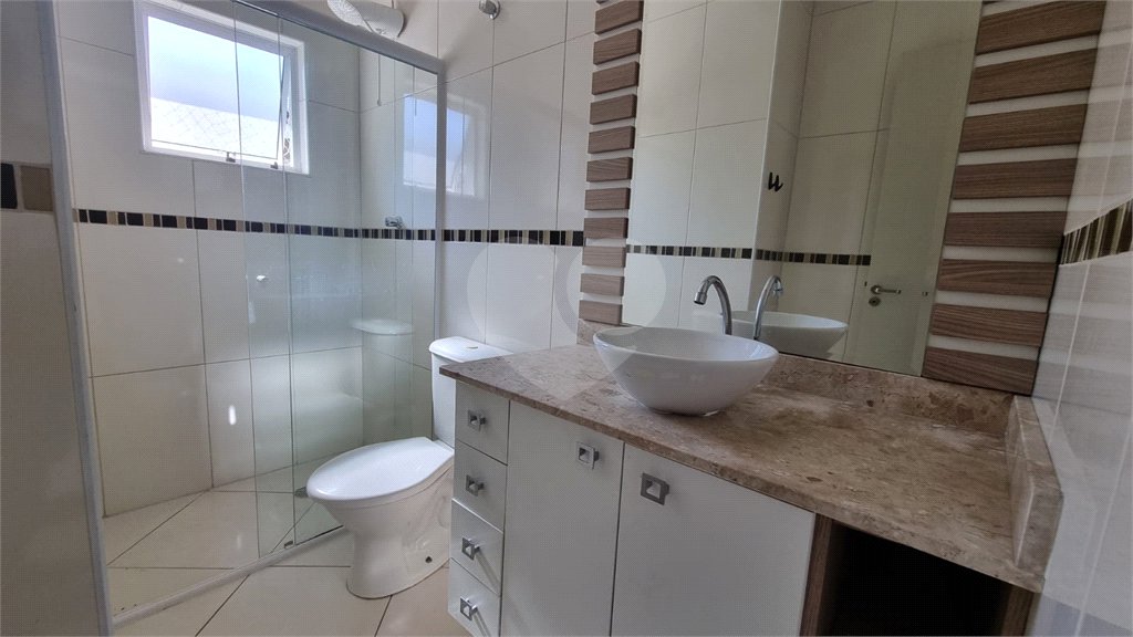 Casa à venda com 3 quartos, sendo 1 suíte,  no condomínio Rafaela I, São Paulo - SP