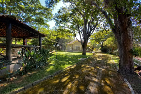 Casa à venda com 5 quartos, sendo 3 suítes, no condomínio Vinhas da Vista Alegre - Lado Sede, Vinhedo - SP