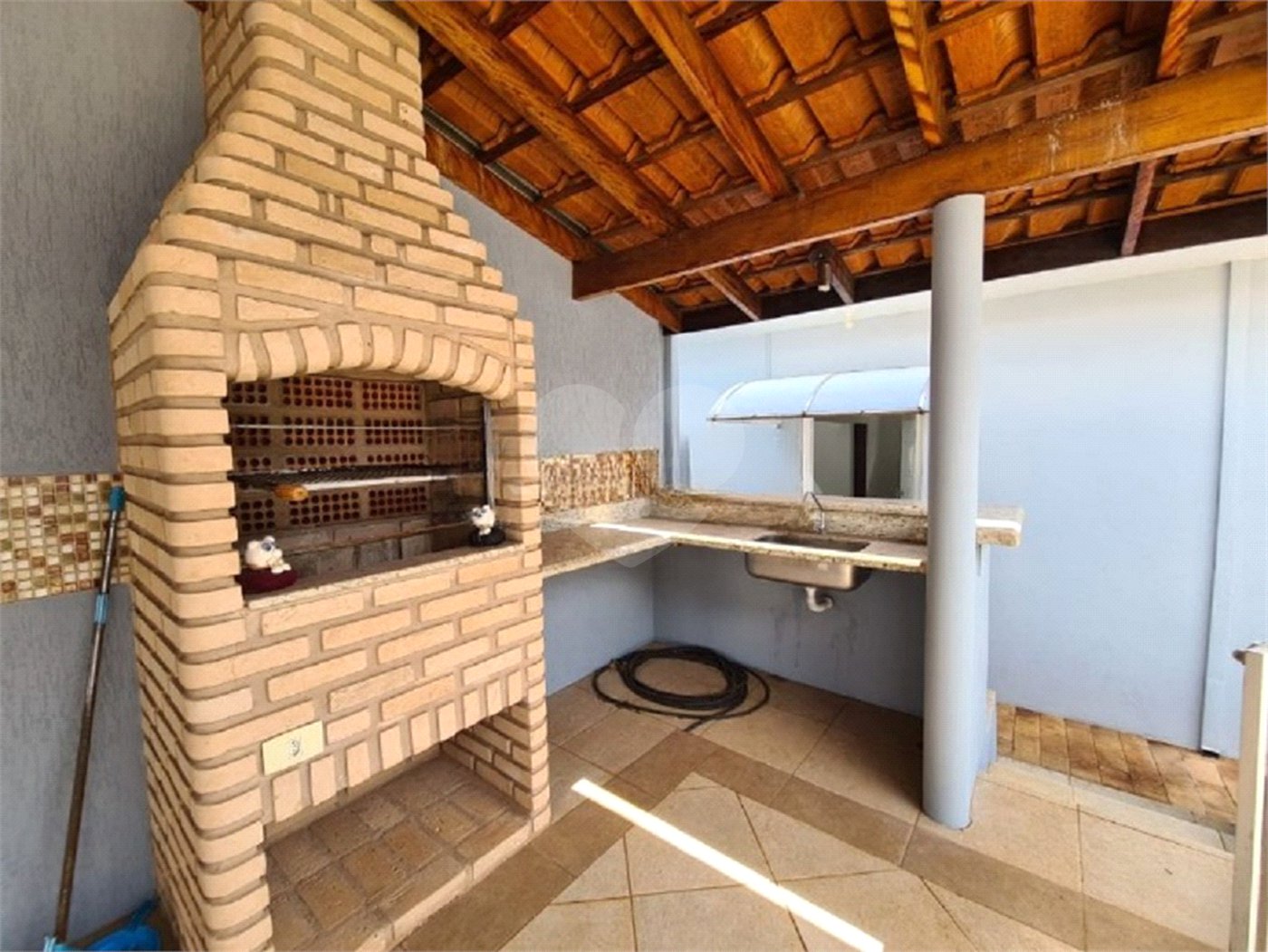 Casa à venda com 3 dormitórios, sendo 1 suite e ampla área de lazer no Jardim Brasil