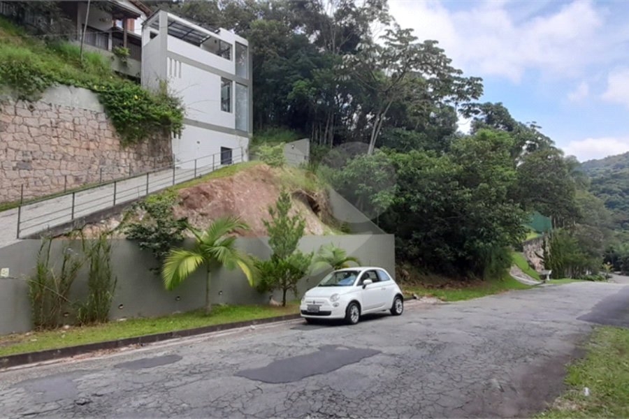 Terreno à venda no condomínio Alpes da Cantareira, Mairiporã - SP
