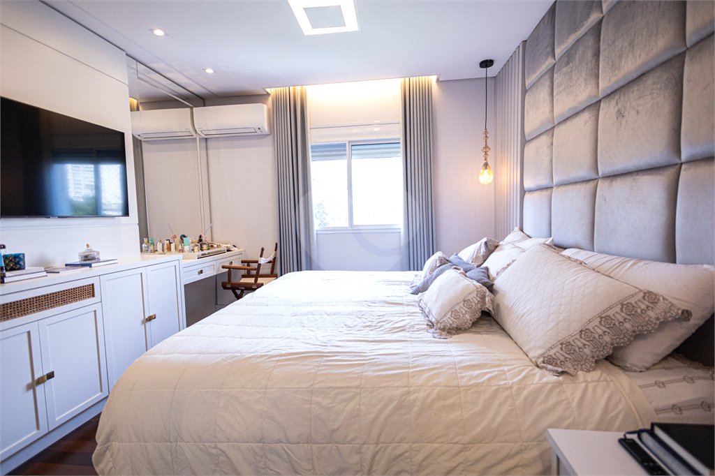 Apartamento à venda com 5 quartos, sendo 4 suítes,  em Parque Reboucas, São Paulo, SP