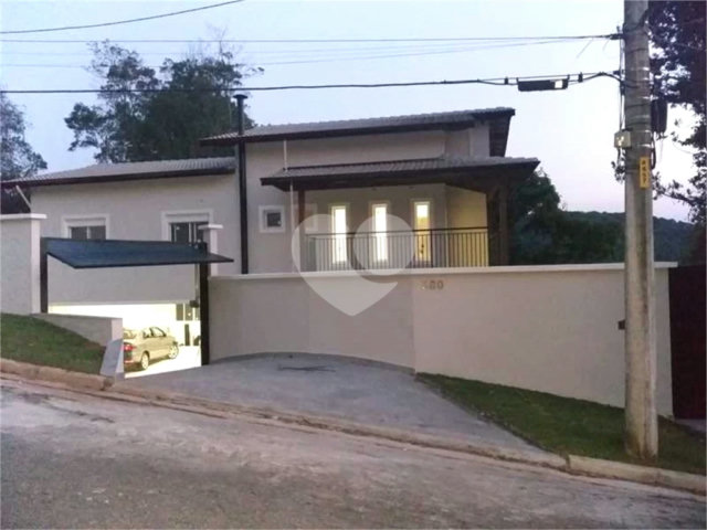 Casa à venda com 4 quartos, sendo 3 suítes,  no condomínio Alpes da Cantareira, Mairiporã - SP