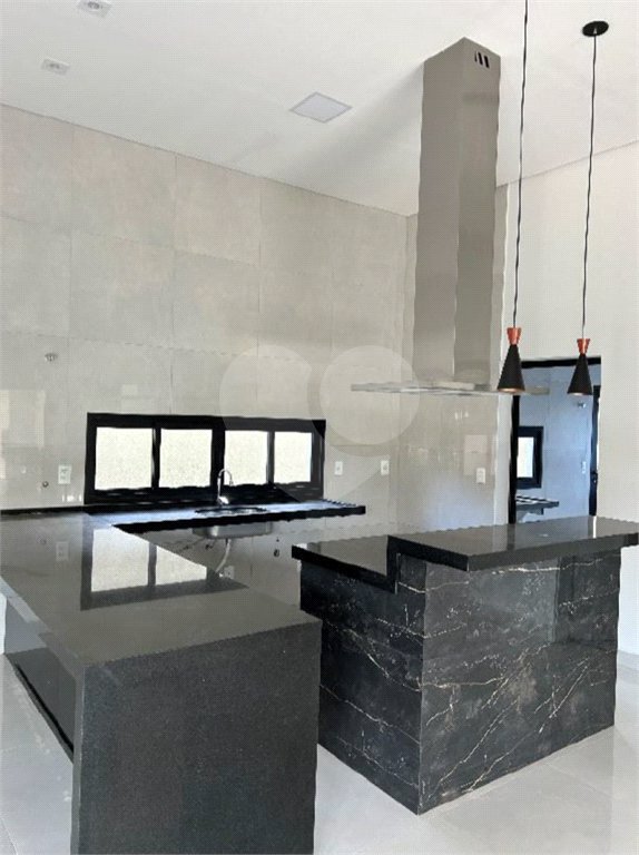Casa à venda com 3 quartos, sendo 1 suíte, no condomínio Lagos D Icaraí, Salto - SP