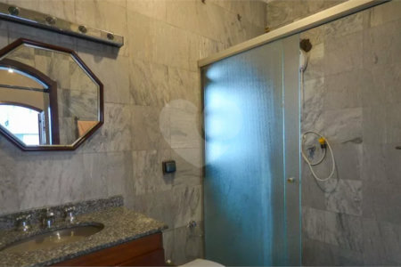 Casa à venda com 4 quartos, sendo 2 suítes, em Vila Mariana, São Paulo, SP
