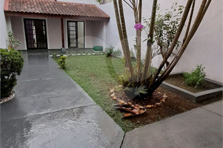 Sobrado à venda com 3 quartos, sendo 1 suíte, em Vila Suissa, Mogi das Cruzes, SP