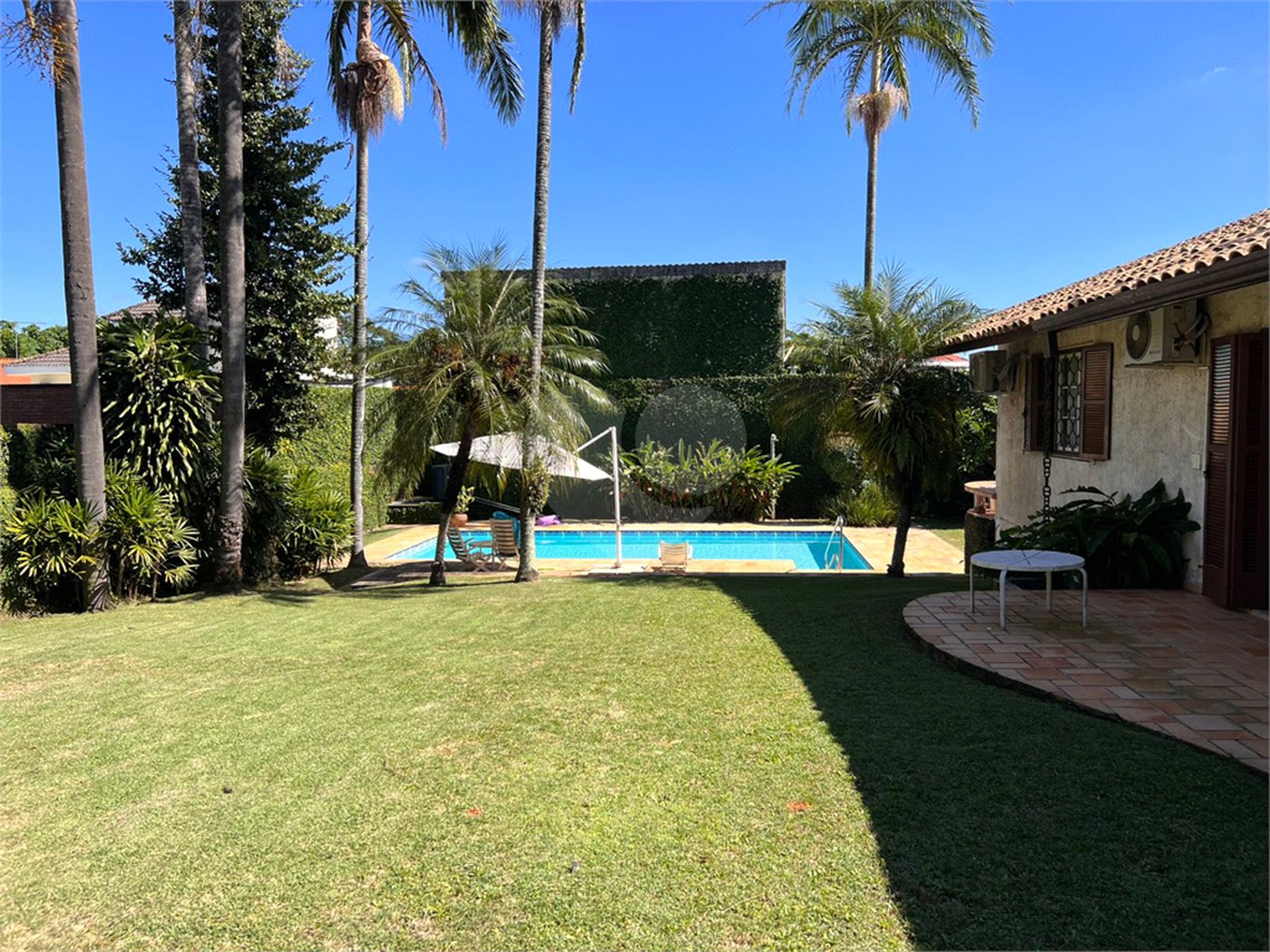 Casa Térrea à venda com 5 quartos, sendo 3 suítes, em Interlagos, São Paulo, SP