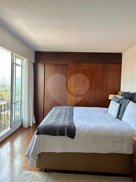 Apartamento à venda com 3 quartos, sendo 1 suíte, em Cerqueira César, São Paulo, SP