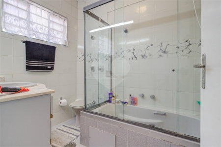 Sobrado à venda com 4 quartos, sendo 1 suíte, em Alto da Boa Vista, São Paulo, SP