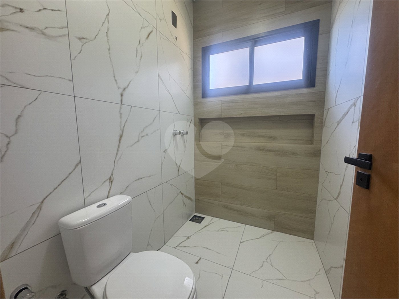Casa à venda com 3 quartos, sendo 1 suíte, no condomínio Residencial Villagio Wanel, Sorocaba - SP