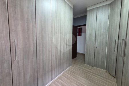 Sobrado Reformado 3 Dorms sendo 1 Suíte e 2 Vagas