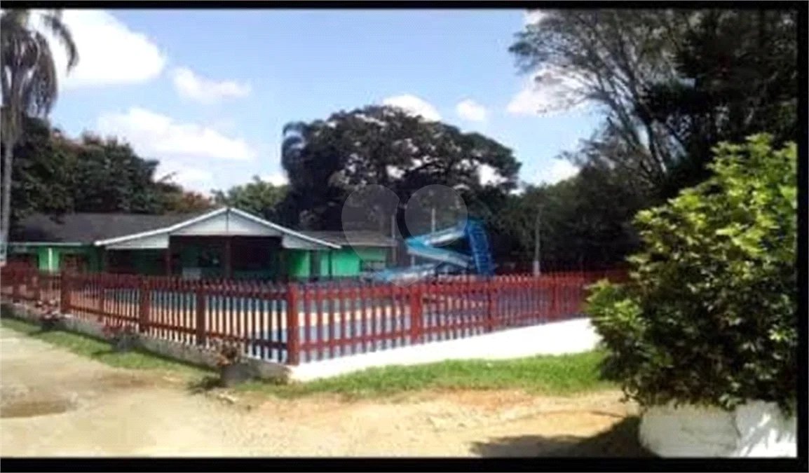Chalé à venda em Atibaia 140m²– Condomínio fechado com lazer completo