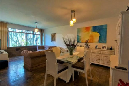 Sobrado à venda 241m² na Vila Mariana 04 dormitórios, 01 suíte e 03 vagas.