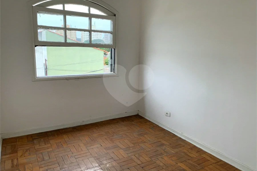 Casa espaçosa com 3 quartos, suíte, quintal e 2 vagas na Vila Santa Catarina