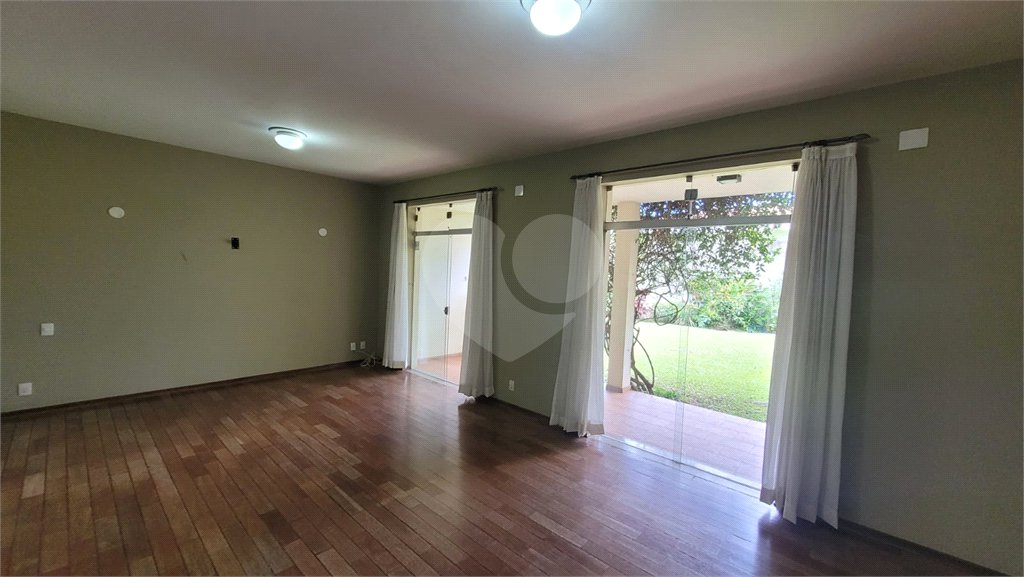 Casa à Venda . Aceita Permuta por Apto. ou Casa ,em Condomínio na Cidade São Paulo ou Bauru.