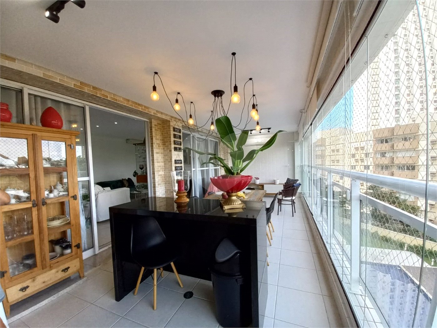 Apartamento à venda ou para alugar com 3 suítes em Enseada, Guarujá, SP