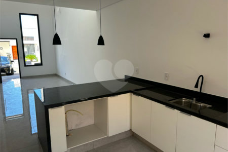 Casa à venda com 2 quartos, sendo 1 suíte,  no condomínio Residencial Marina, Itapetininga - SP