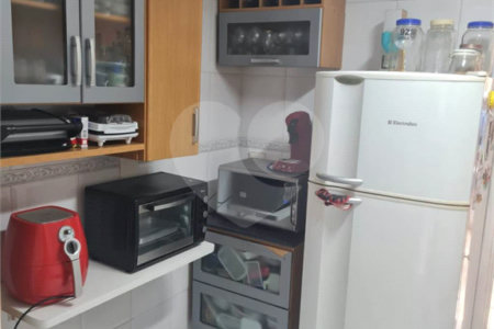 Casa à venda com 3 quartos, sendo 1 suíte, no condomínio Moradas do Ipê, São Paulo - SP