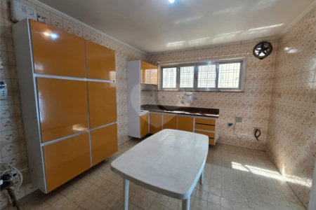 Sobrado à venda com 4 quartos, sendo 1 suíte,  em Santa Teresinha, São Paulo, SP