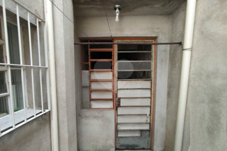 Casa à venda com 6 quartos, sendo 2 suítes, em Chora Menino, São Paulo, SP