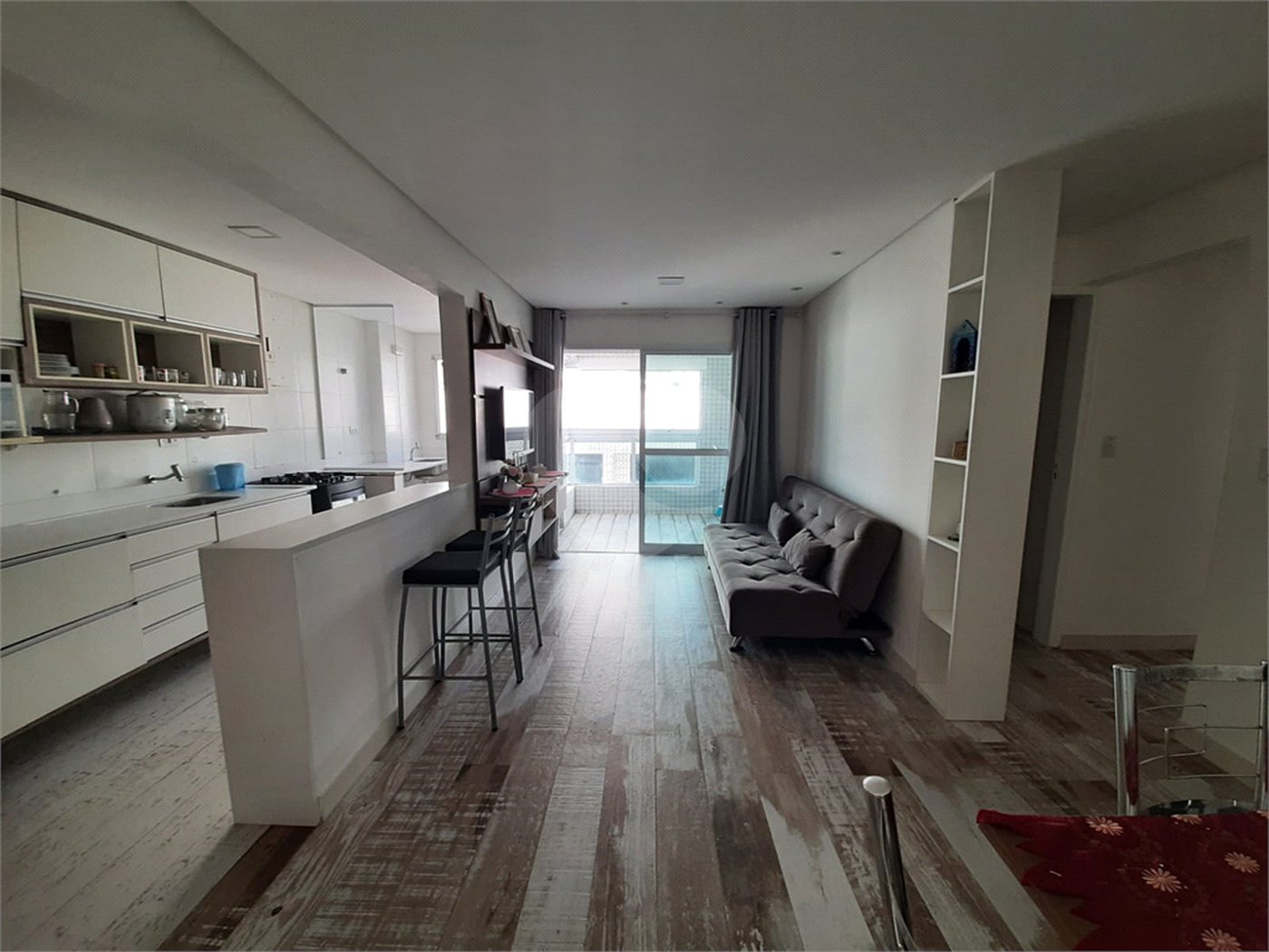 Apartamento à venda com 2 quartos, sendo 1 suíte,  no Centro, Mongaguá, SP