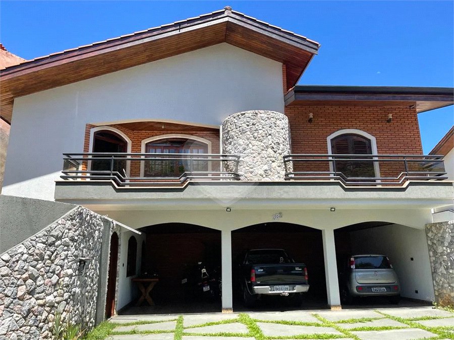 Casa à venda com 6 quartos, sendo 1 suíte, no condomínio Granja Olga I, Sorocaba - SP
