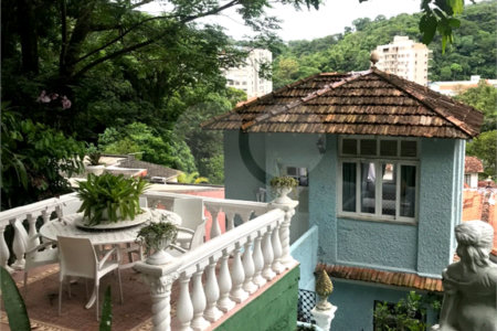Casa à venda com 7 quartos, sendo 1 suíte, em Cosme Velho, Rio de Janeiro, RJ