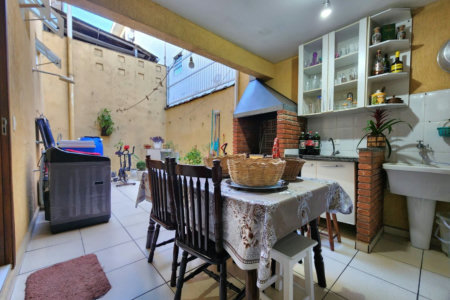 Casa próximo da praia com 3 dormitórios à venda, 128 m² por R$ 1.300.000 - Pompéia - Santos/SP
