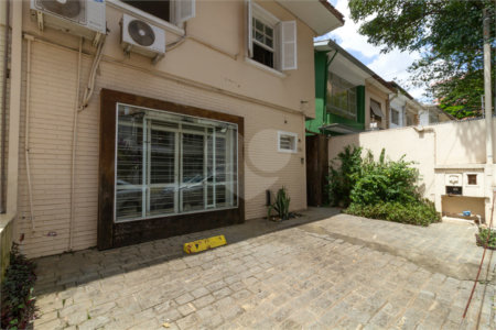 Sobrado à venda com 3 quartos, sendo 1 suíte, em Vila Olímpia, São Paulo, SP