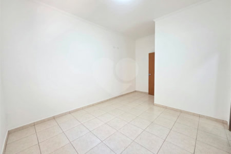 Casa à venda com 3 quartos, sendo 1 suíte, no condomínio Residencial Jardim das Palmeiras, Vinhedo - SP