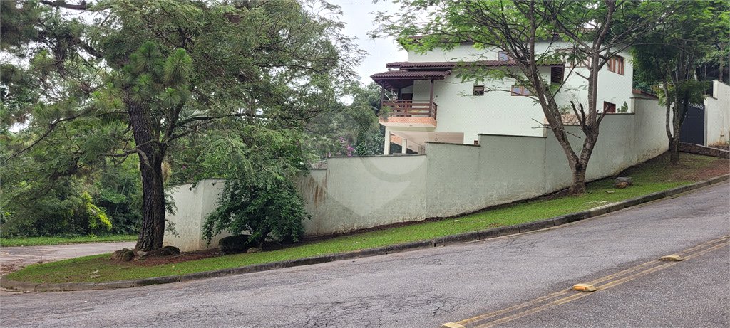 Casa à venda com 4 quartos, sendo 2 suítes, no condomínio Alpes da Cantareira, Mairiporã - SP