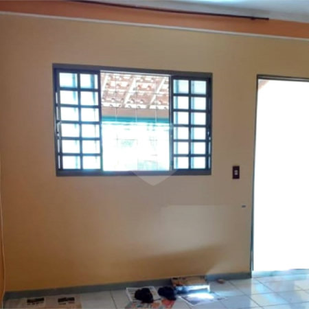 Casa Térrea com 2 dormitórios.