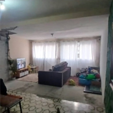 Sobrado à venda com 3 quartos, sendo 1 suíte,  em Jardim Peri Peri, São Paulo, SP