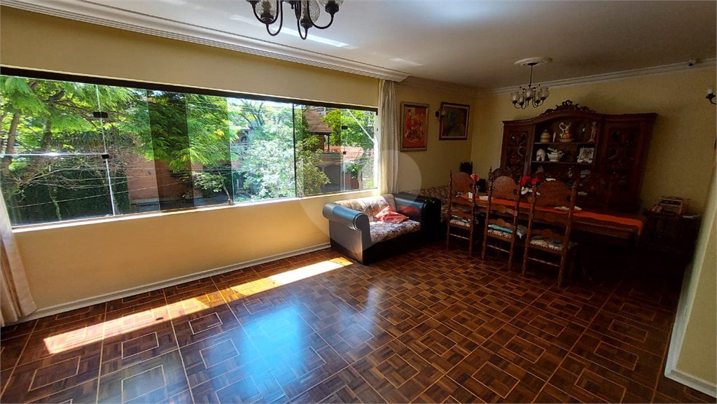 Casa à venda com 4 quartos, sendo 2 suítes, em Jardim São Caetano, São Caetano do Sul, SP