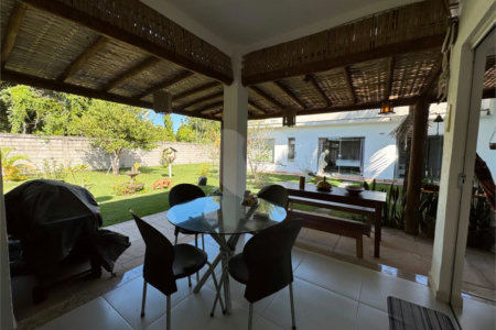 Casa à venda com 2 quartos, sendo 1 suíte, em Orla Norte, Porto Seguro, BA