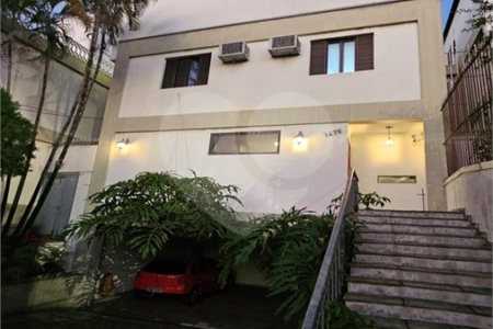 Casa à venda com 8 quartos, sendo 2 suítes, em Indianópolis, São Paulo, SP
