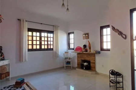 Casa à venda com 4 quartos, sendo 2 suítes,  em Vila Oliveira, Mogi das Cruzes, SP
