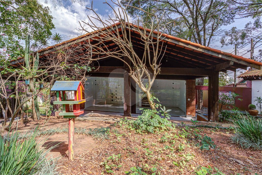 Casa Térrea à venda ou para alugar com 5 quartos, sendo 1 suíte, em Jardim Marajoara, São Paulo, SP
