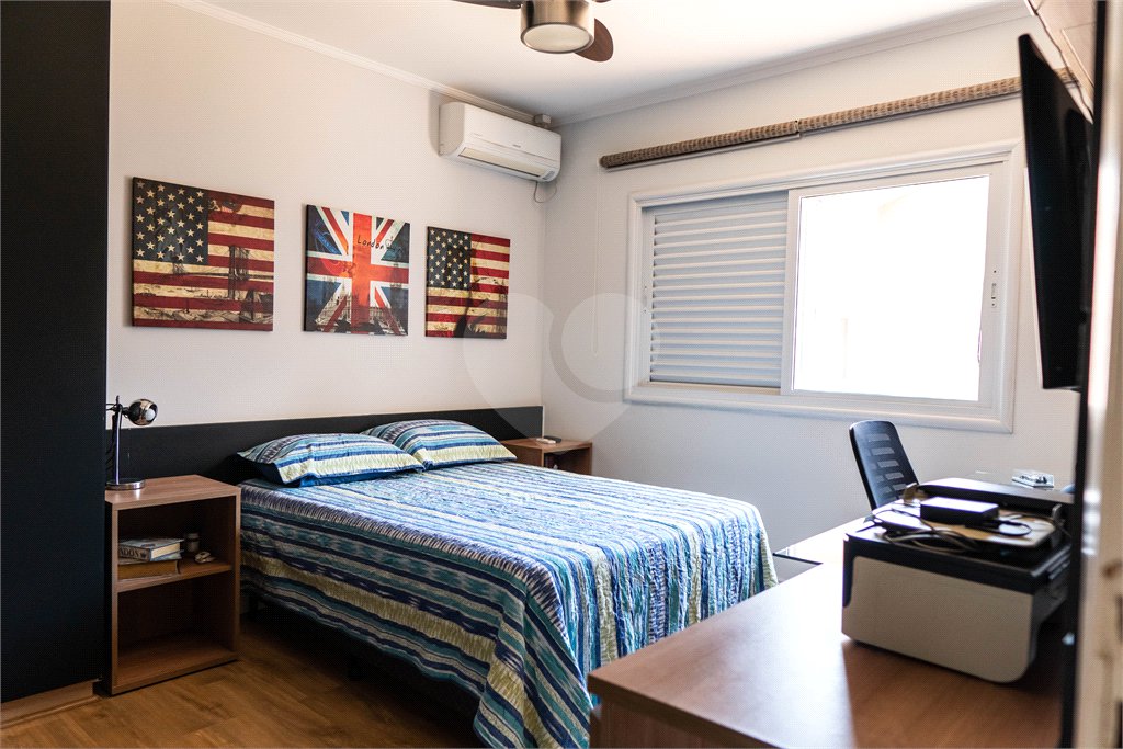 Casa à venda com 5 quartos, sendo 4 suítes, no condomínio Flamboyant, Atibaia - SP