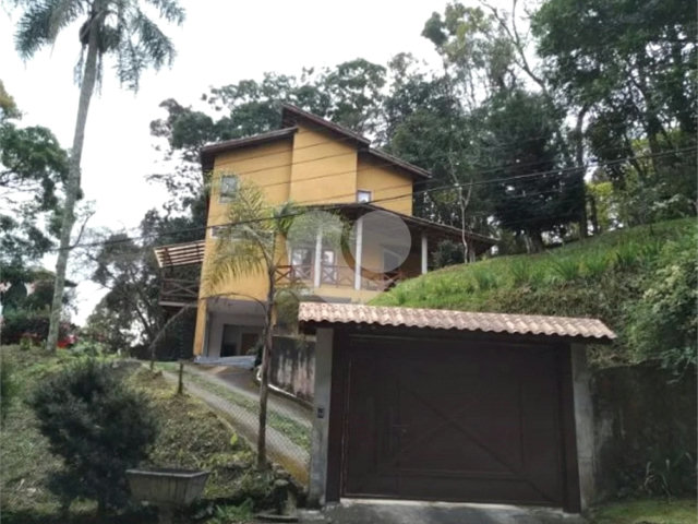 Casa à venda com 4 quartos, sendo 2 suítes, no condomínio Parque Imperial da Cantareira, Mairiporã - SP