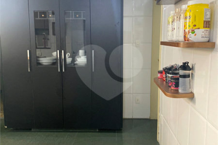 Apartamento à venda com 3 quartos, sendo 1 suíte,  em República, São Paulo, SP