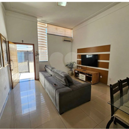 Casa à venda com 3 quartos, sendo 1 suíte, em Vila Nastri, Itapetininga, SP