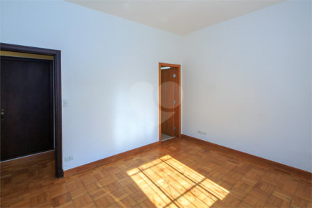 Casa Térrea à venda com 3 quartos, sendo 1 suíte, em Alto da Boa Vista, São Paulo, SP