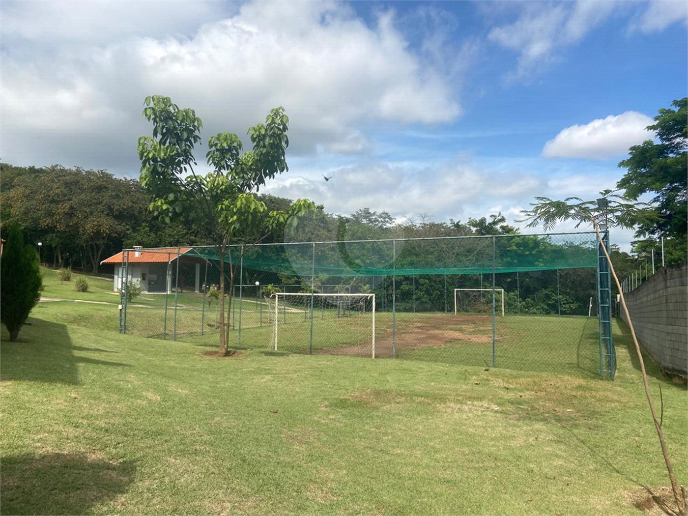 Casa à venda com 3 quartos, sendo 1 suíte, no condomínio Jardim Guarujá, Salto - SP