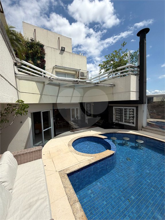 Triplex à venda com 4 suítes em Santa Teresinha, São Paulo, SP
